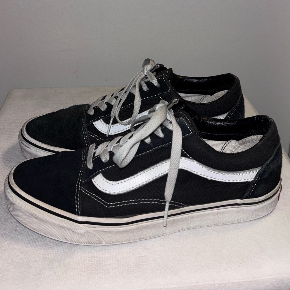 Old Skool Black / White Men's Vans